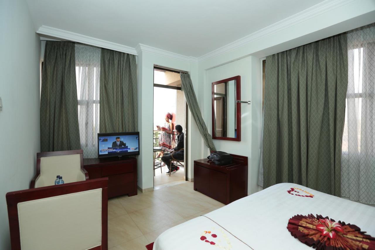 Rahnile Hotel บาเฮอร์ดาร์ ภายนอก รูปภาพ