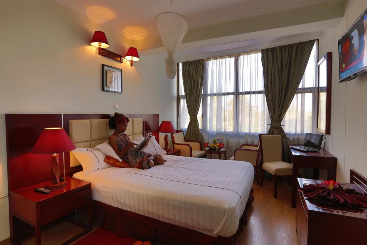 Rahnile Hotel บาเฮอร์ดาร์ ภายนอก รูปภาพ