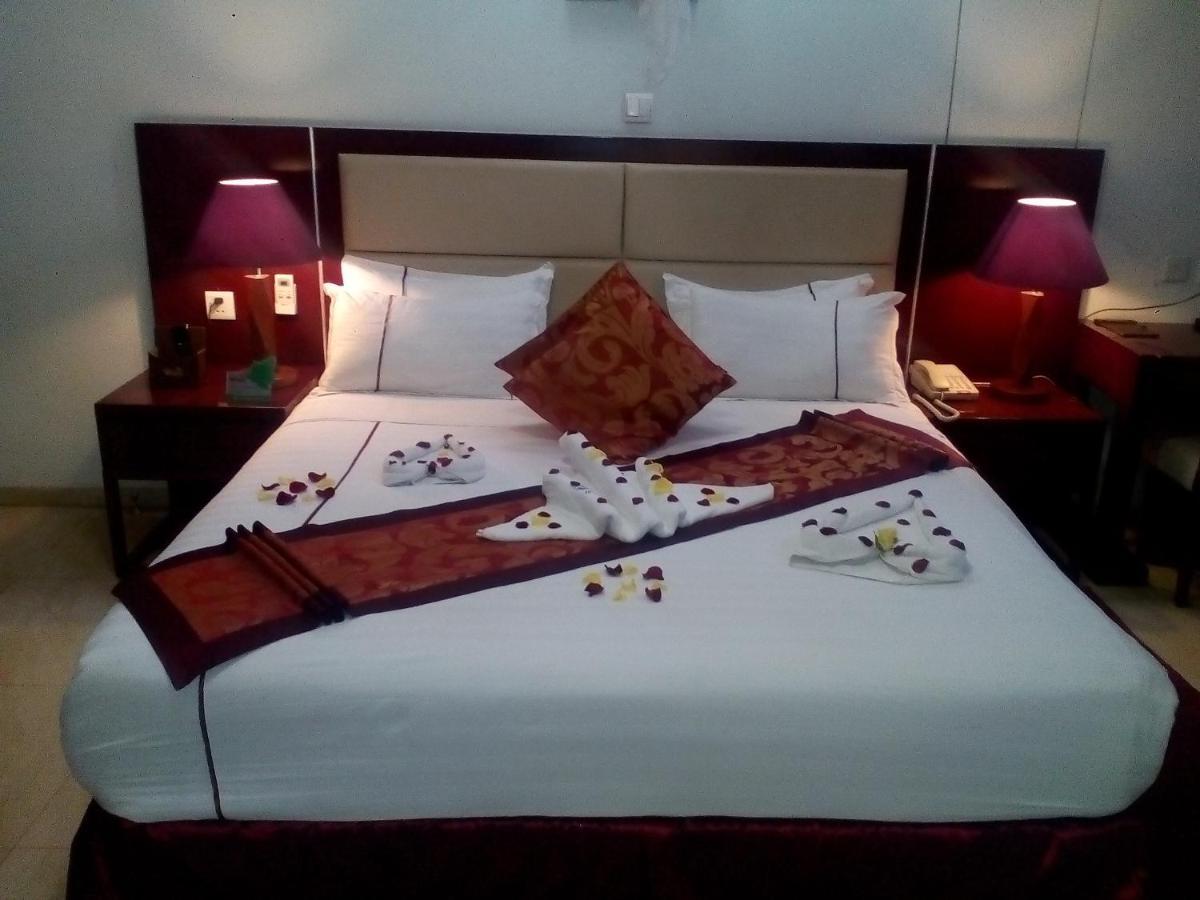 Rahnile Hotel บาเฮอร์ดาร์ ภายนอก รูปภาพ